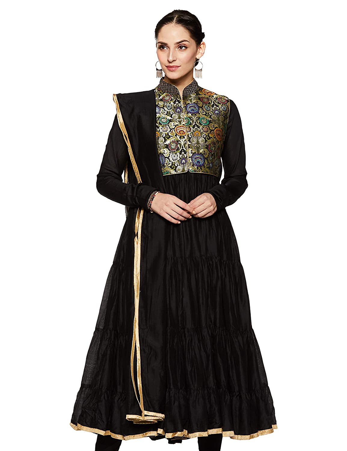 what do women wear to an indian wedding
